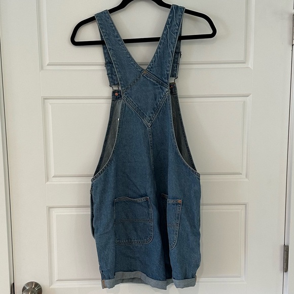 Old Navy Slouchy Straight Jean Short Overalls. Size M. - Picture 6 of 6